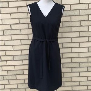 ANN TAYLOR BLACK LINED SLEEVELESS DRESS